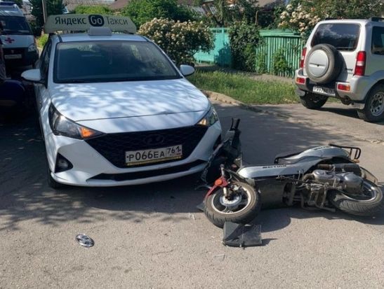 В Ростове 16-летний скутерист пострадал в ДТП с иномаркой