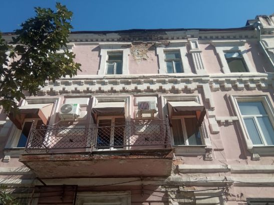 В разрушающемся доме на Большой Садовой в Ростове продолжают жить люди
