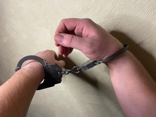 В Таганроге двух полицейских задержали по подозрению в получении взятки
