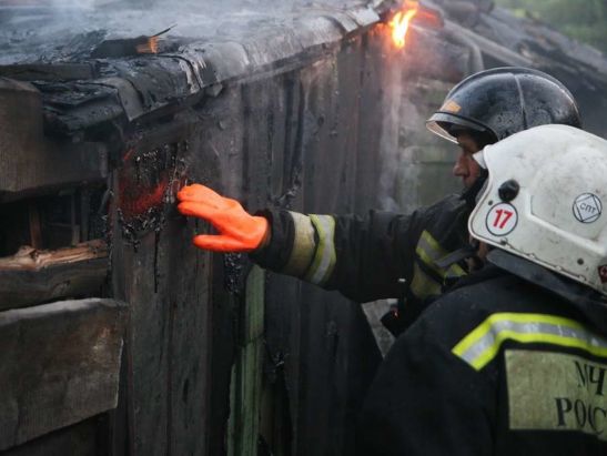 В Миллерово при пожаре в пристройке погиб 43-летний мужчина