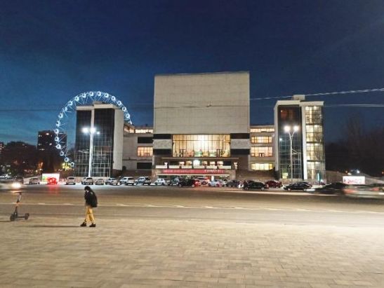 На ремонт окон и дверей закулисья драмтеатра им. Горького в Ростове потратят 35,7 млн рублей