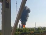 Видео с места крупного пожара на нефтеперерабатывающем заводе в Новошахтинске