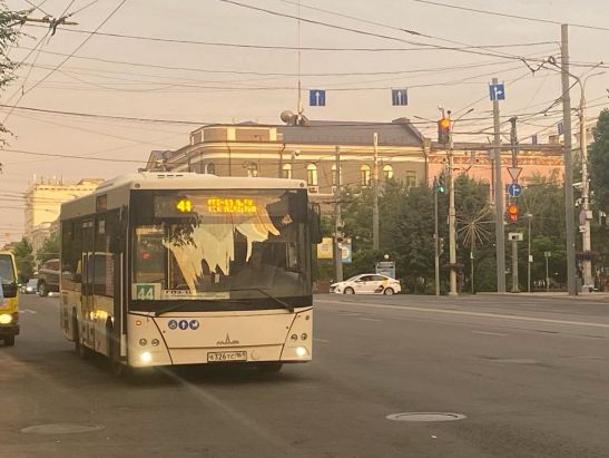 В Аксае 21-летняя девушка попала в реанимацию после ДТП с автобусом