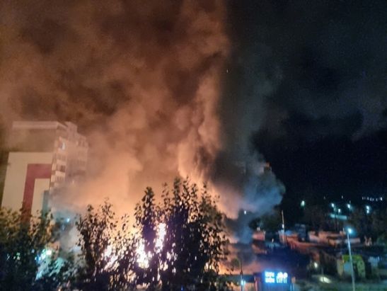 На рынке «Восточном» в Волгодонске сгорели четыре павильона