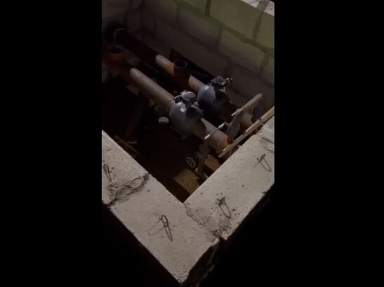 Новые трубы на Зорге в Ростове дали течь: видео