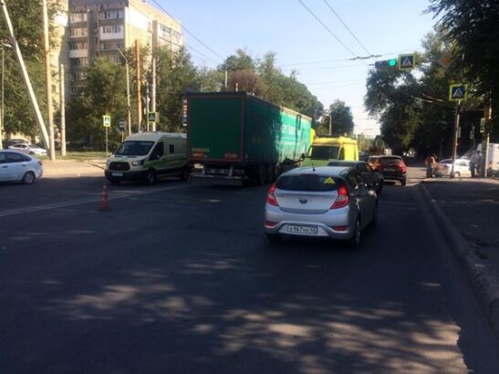В Ростове грузовик насмерть сбил пожилого мужчину на «зебре»