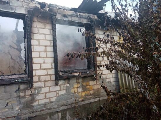При пожаре в частном доме на Дону погибли двое детей, пострадали трое