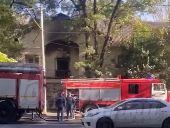 Спасатели потушили заброшенный дом на Ларина в Ростове