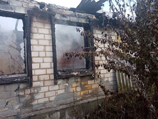 Появились кадры с места пожара в Ростовской области, в котором погибли трое детей