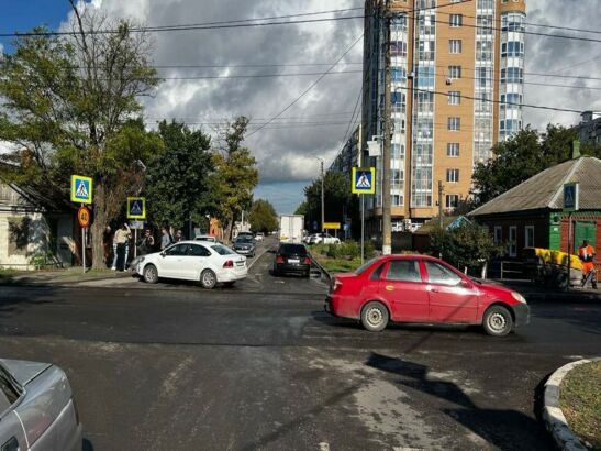 В Азове женщина на иномарке устроила массовую аварию