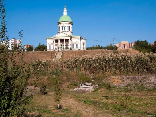 Полуостров Сурб Хач превратился в помойку из-за пьянок ростовчан