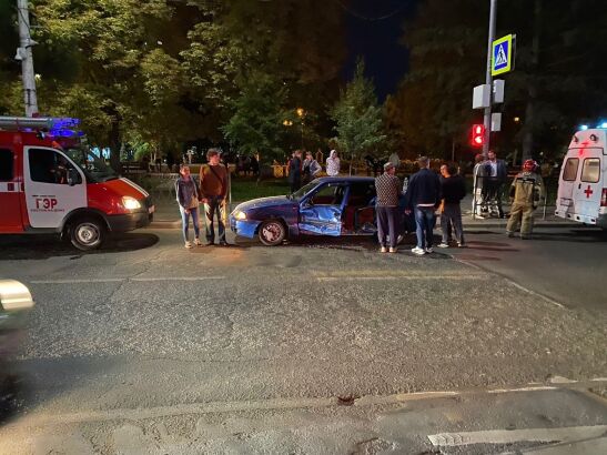 В Ростове на Гвардейской площади в ДТП пострадал мужчина