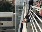 В Ростове парня спасли от падения с Ворошиловского моста