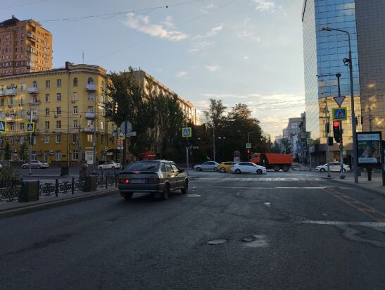В Ростове пьяная компания гуляла по Пушкинской под громкие песни