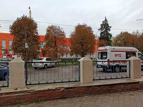 В центре Шахт остановку транспорта оцепили из-за подозрительного пакета