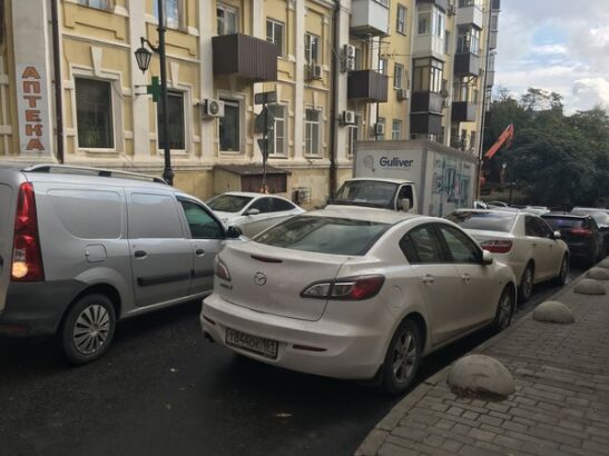 В Ростове из-за ДТП парализовало Соборный переулок