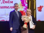 Алексей Логвиненко наградил ростовских педагогов в преддверии Дня учителя