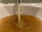 В домах Ростова из кранов течет грязная горячая вода