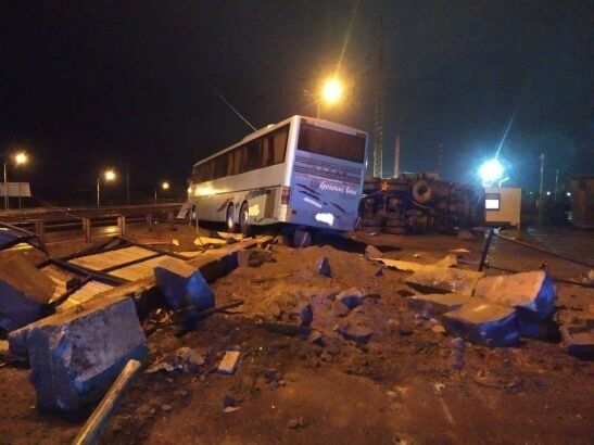 В Ростовской области в ДТП пострадал водитель пассажирского автобуса