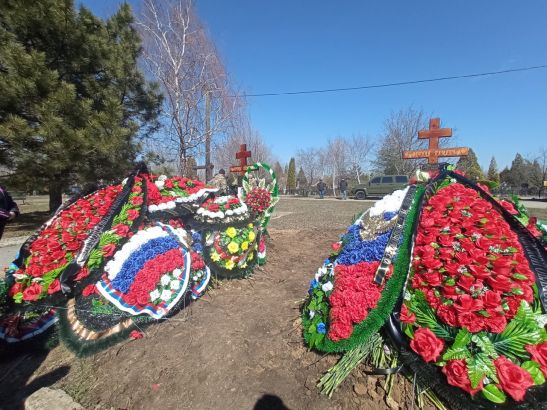 На кладбищах Ростова до апреля запретили устанавливать оградки на могилах