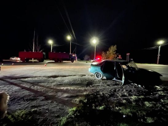 В Волгодонске двое парней пострадали в аварии с КамАЗом
