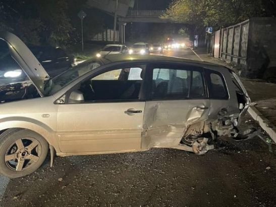 В Ростове на Нансена четыре человека пострадали в ДТП с иномарками