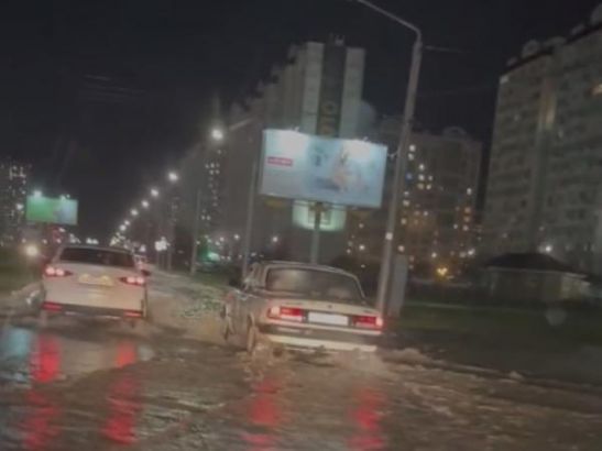 После дождя 22 ноября улицы Ростова ушли под воду: фоторепортаж