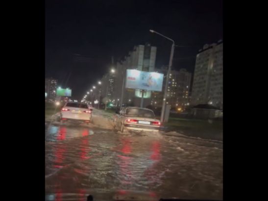 В Ростове из-за ливня микрорайон Левенцовский ушел под воду