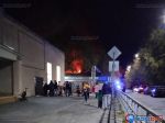 В Волгодонске рядом со спортшколой произошел крупный пожар в цеху