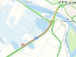 Под Ростовом автомобилисты стоят в пробке из-за зерновоза, завалившегося на бок