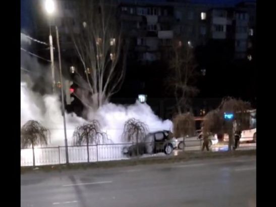 На Северном в Ростове на ходу загорелась иномарка