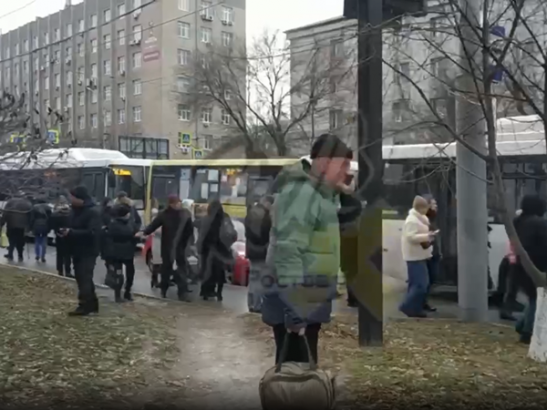 Из-за гололеда в Ростове на Нагибина столкнулись пять пассажирских автобусов