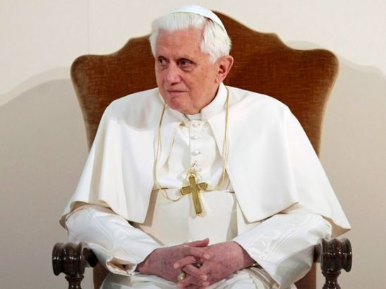 В Ватикане после болезни скончался почетный папа римский Бенедикт XVI на покое
