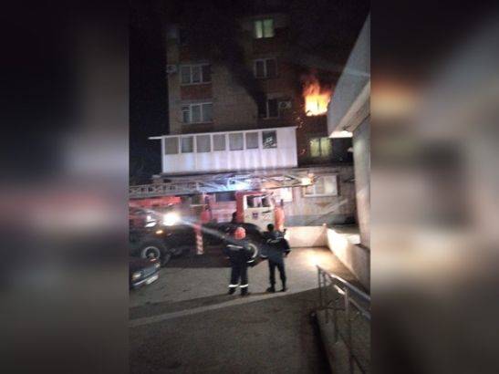 В Таганроге произошел пожар в многоэтажном доме