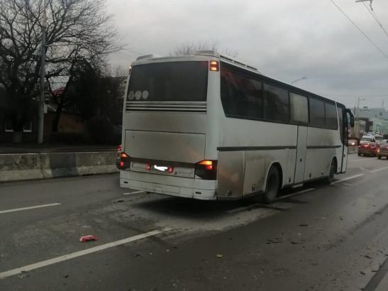 В Ростове автомобилист устроил массовое ДТП с рейсовым автобусом