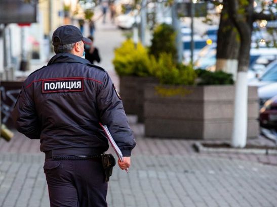 В Зверево мужчина устроил стрельбу на улице