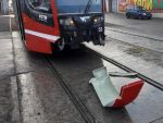 В Таганроге водитель иномарки протаранил трамвай