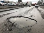 Улица Доватора превратилась в «минное поле» из-за огромных ям на дороге