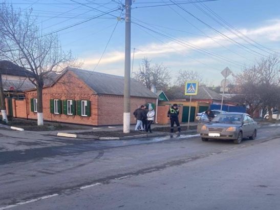 В Азове 71-летняя женщина попала под колеса иномарки