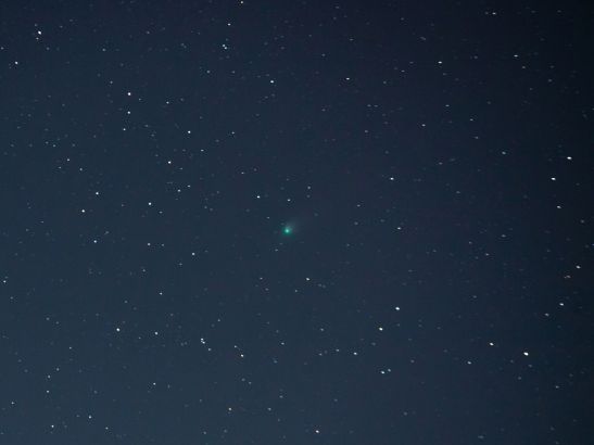 Ростовский фотограф снял на камеру редкую комету, пролетающую над Землей