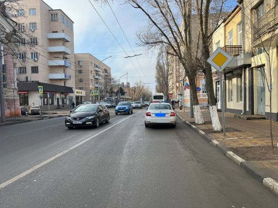 В Ростове 56-летняя пассажирка автобуса № 80 пострадала при резком торможении