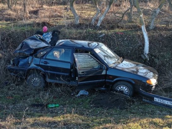 На Дону в ДТП пострадала 41-летняя женщина-водитель ВАЗа