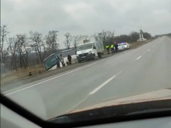 В Каменском районе автобус с пассажирами съехал в кювет
