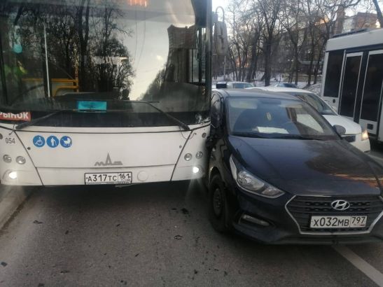 В Ростове пассажирка автобуса № 44 пострадала в массовом ДТП