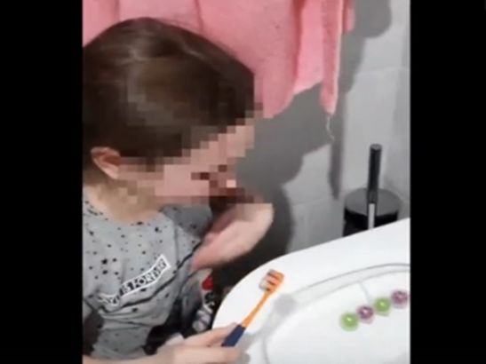 В Ростовской области мама заставила ребенка чистить зубы водой из унитаза