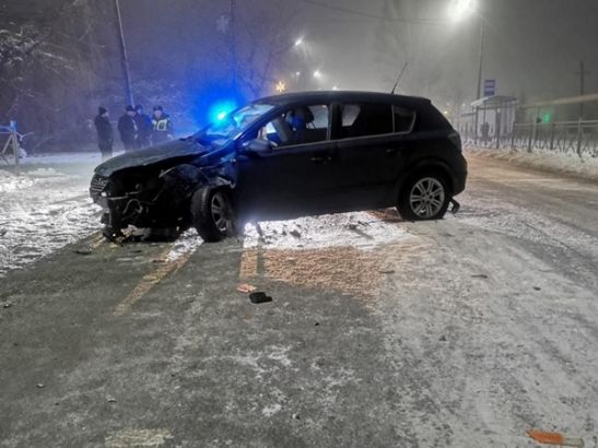 В Зверево в столкновении двух авто пострадали мама с дочкой