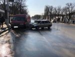 В Новочеркасске водитель ВАЗа спровоцировал ДТП с фургоном