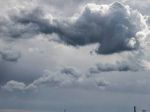Жители Ростова  сообщают о звуках взрыва и вспышке в небе
