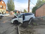 В Шахтах водитель «Лады» врезался в «Мазду» и протаранил дорожный знак