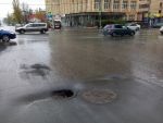 В Ростове на Красноармейской образовалась огромная яма